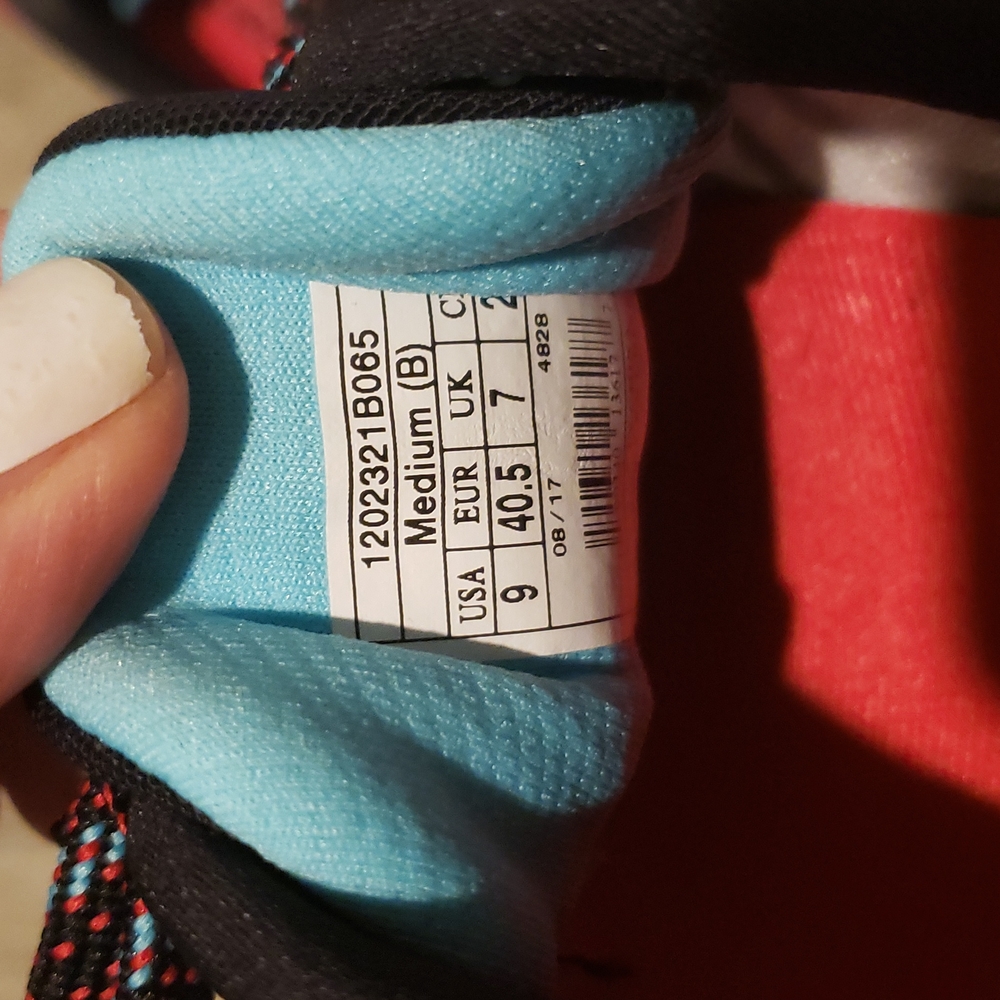 Like new Brooks energize sneakers - Picture 7 of 7